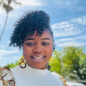 Meet your Posher, Marie elena